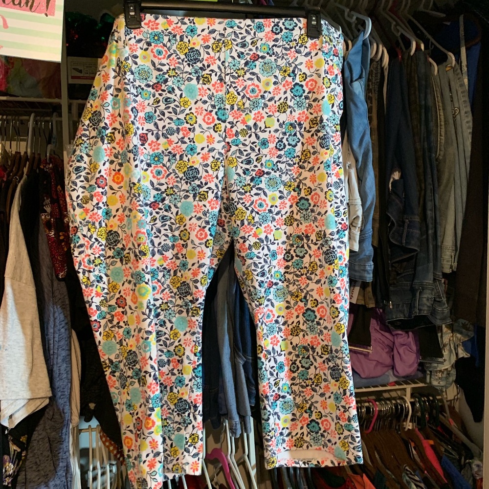 Bright Floral Capris
